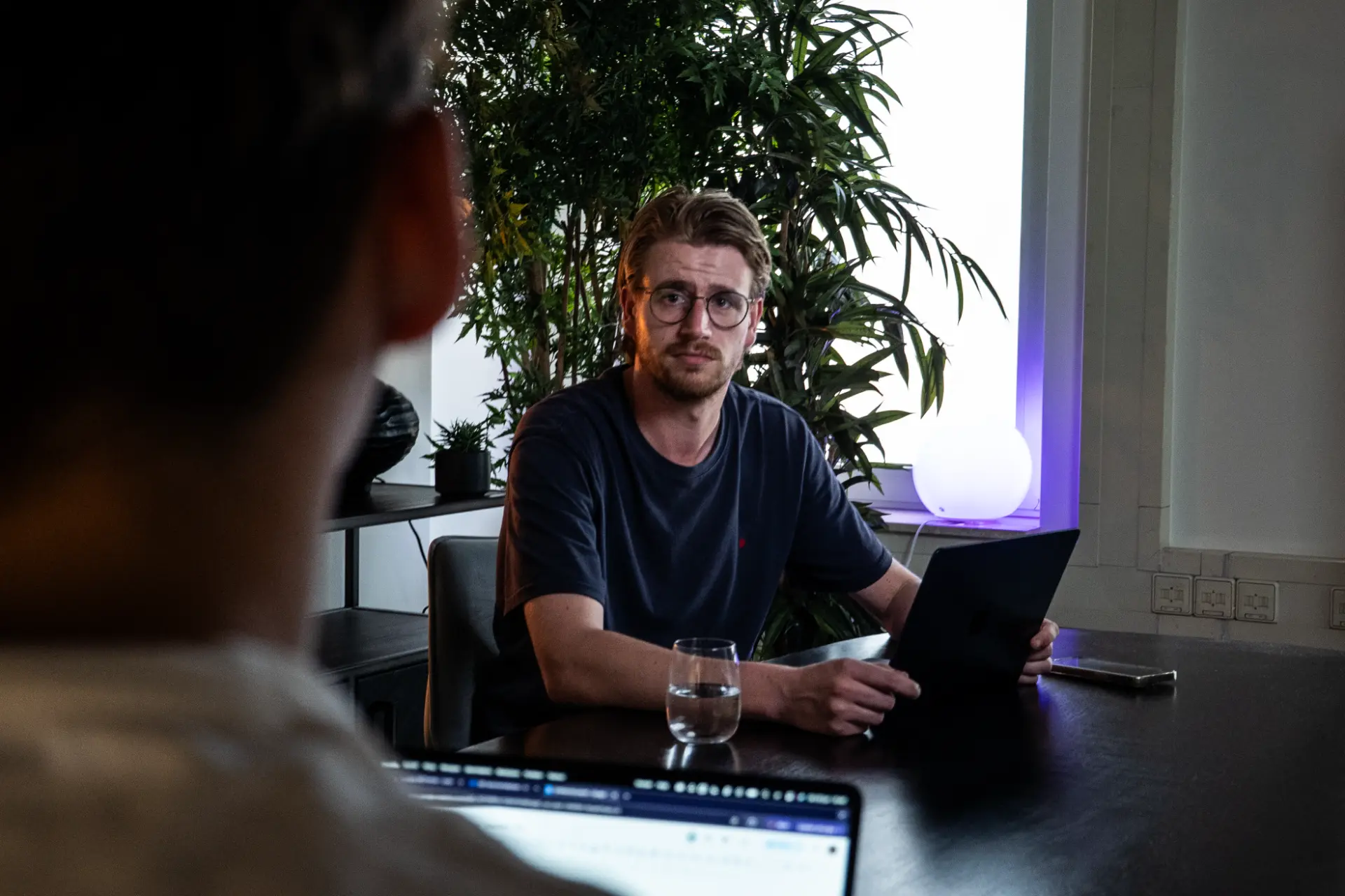Meta & LinkedIn ads: waar het geld écht wegloopt